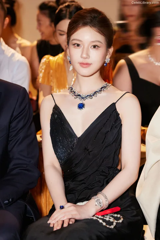 Zhao Lusi photo 19 of 92