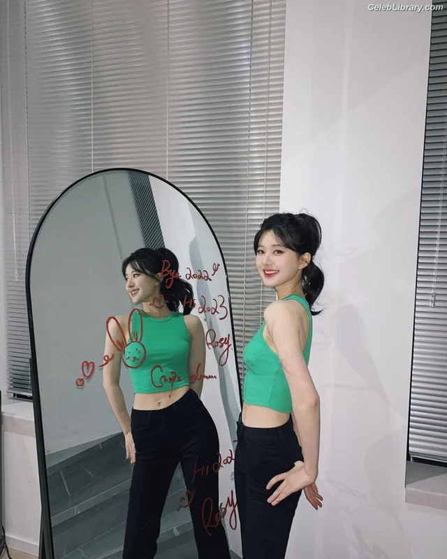 Zhao Lusi photo 13 of 92