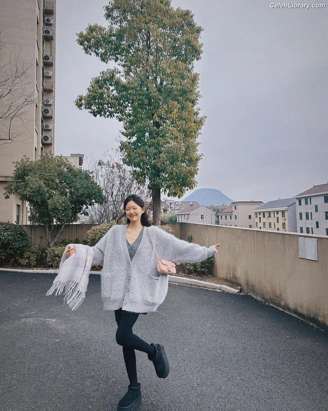 Zhao Lusi photo 19 of 92