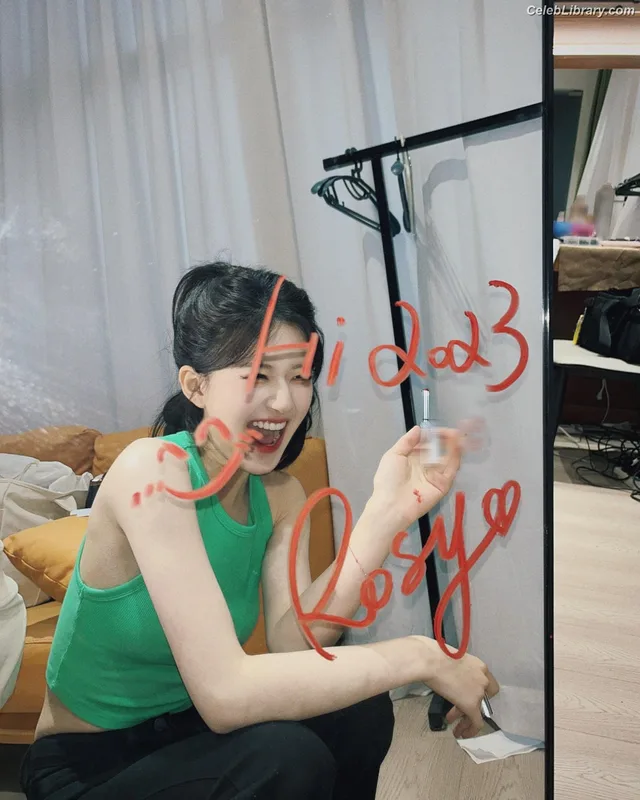 Zhao Lusi photo 6 of 92