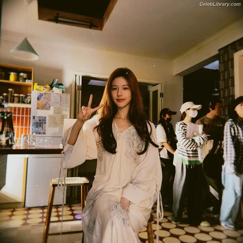 Zhao Lusi photo 18 of 92