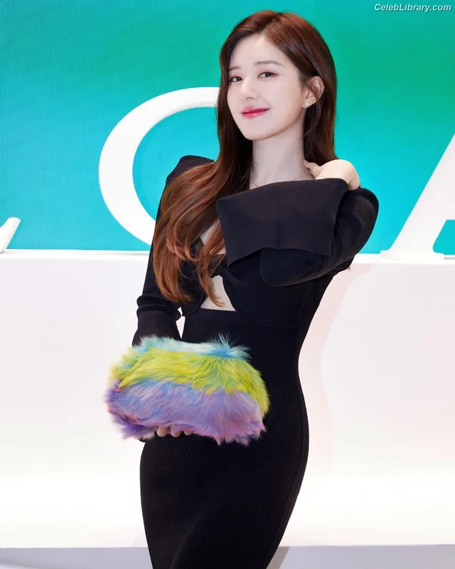 Zhao Lusi photo 19 of 92