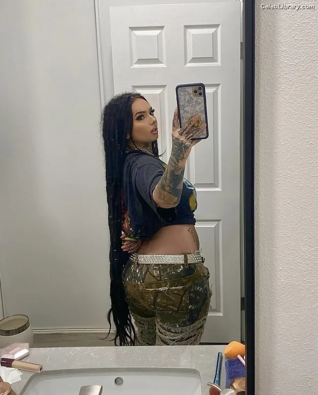 Zhavia photo 1 of 22