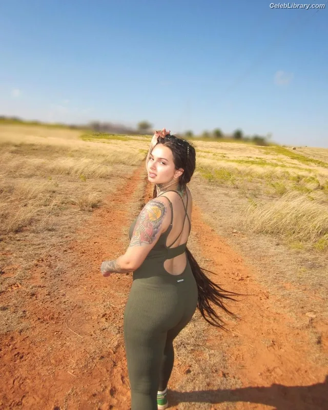 Zhavia photo 17 of 22