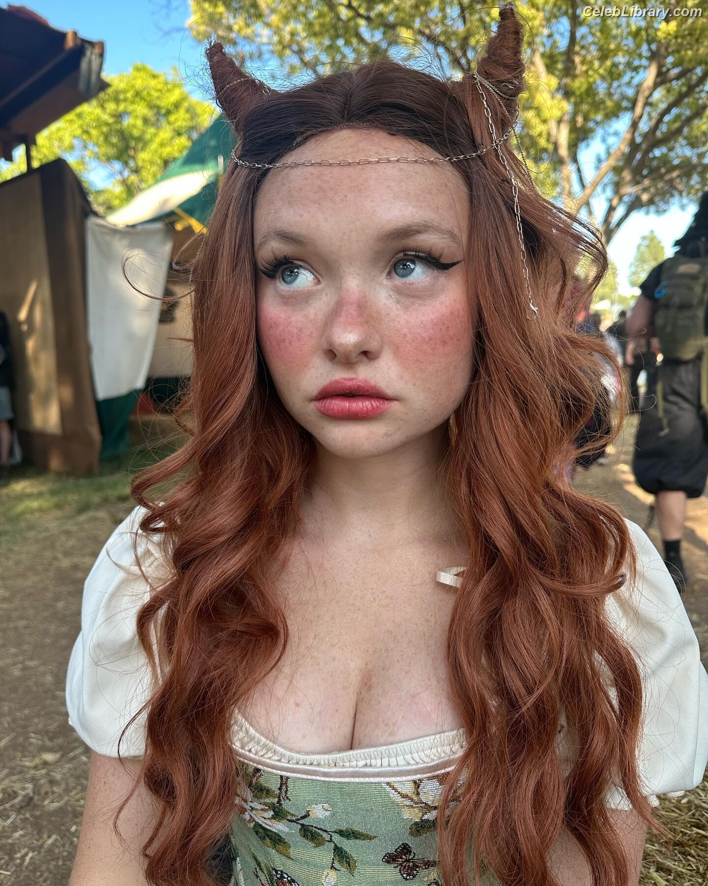 Zoe Colletti photo 23 of 73