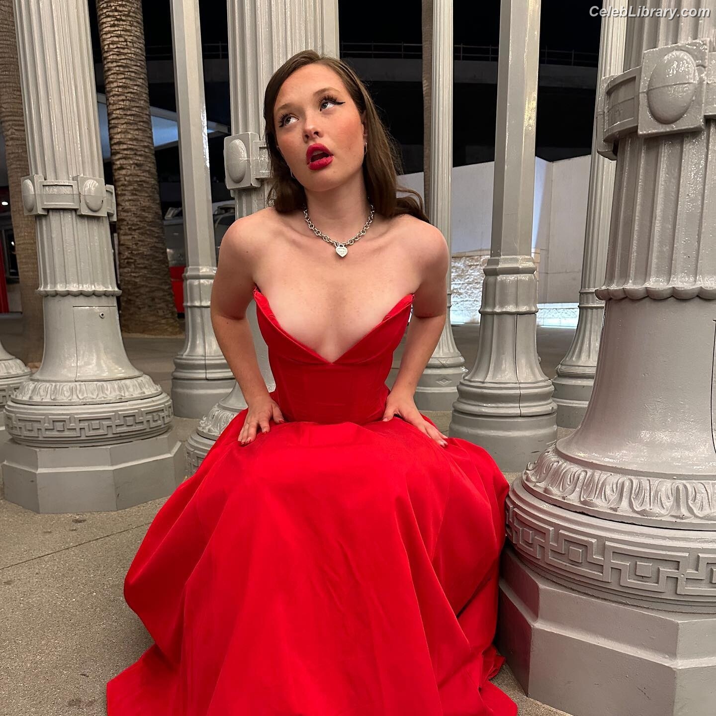 Zoe Colletti photo 17 of 73