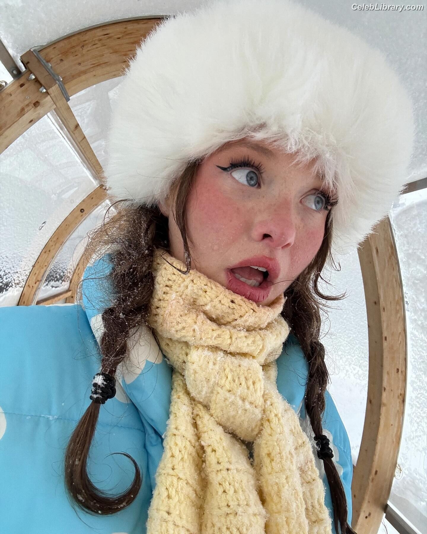 Zoe Colletti photo 24 of 73