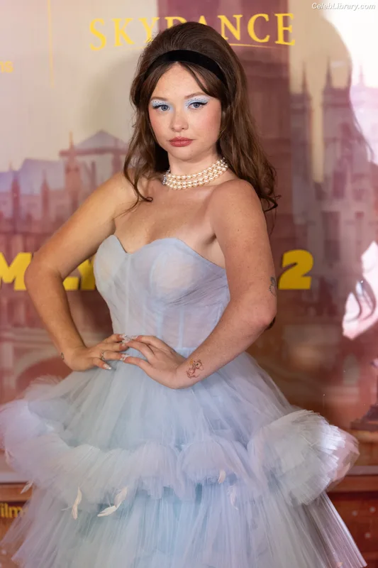 Zoe Colletti photo 9 of 73