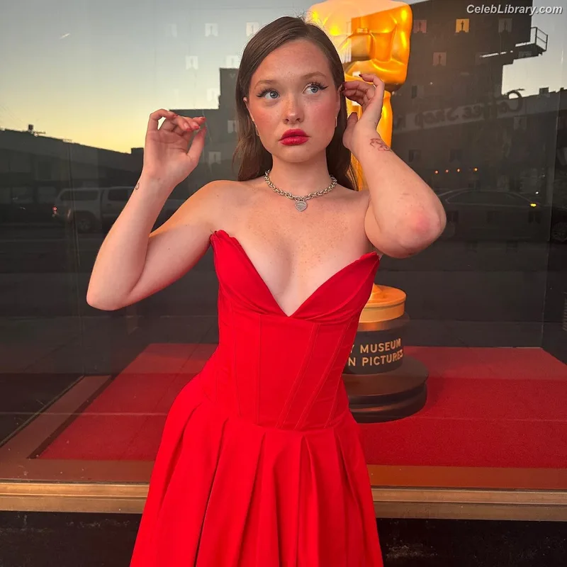 Zoe Colletti photo 15 of 73