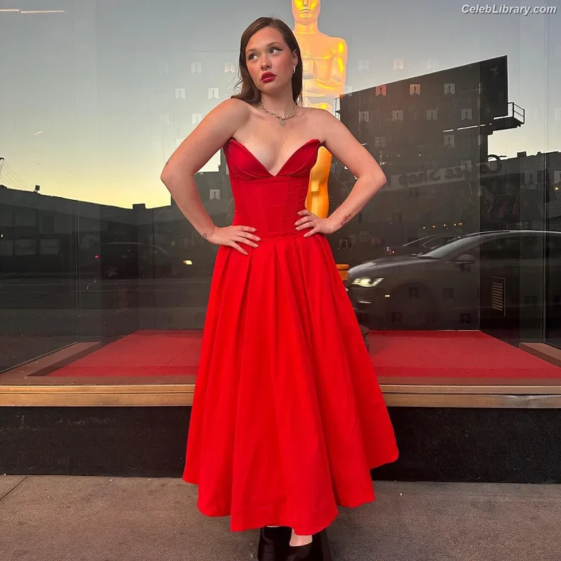 Zoe Colletti photo 16 of 73