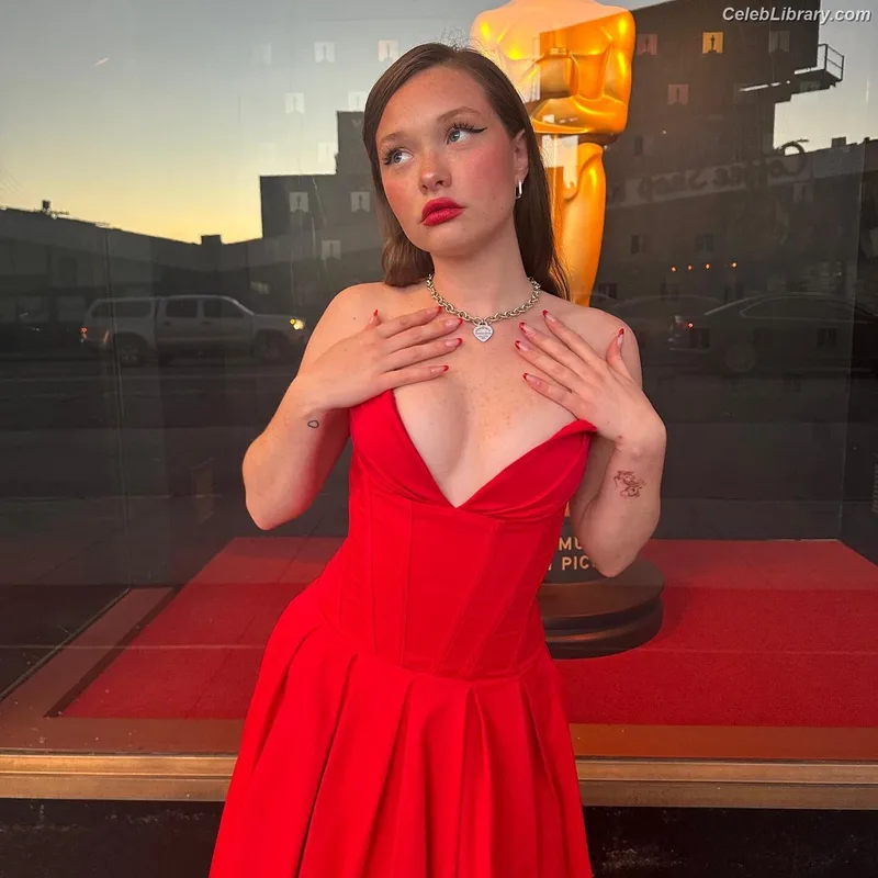 Zoe Colletti photo 18 of 73