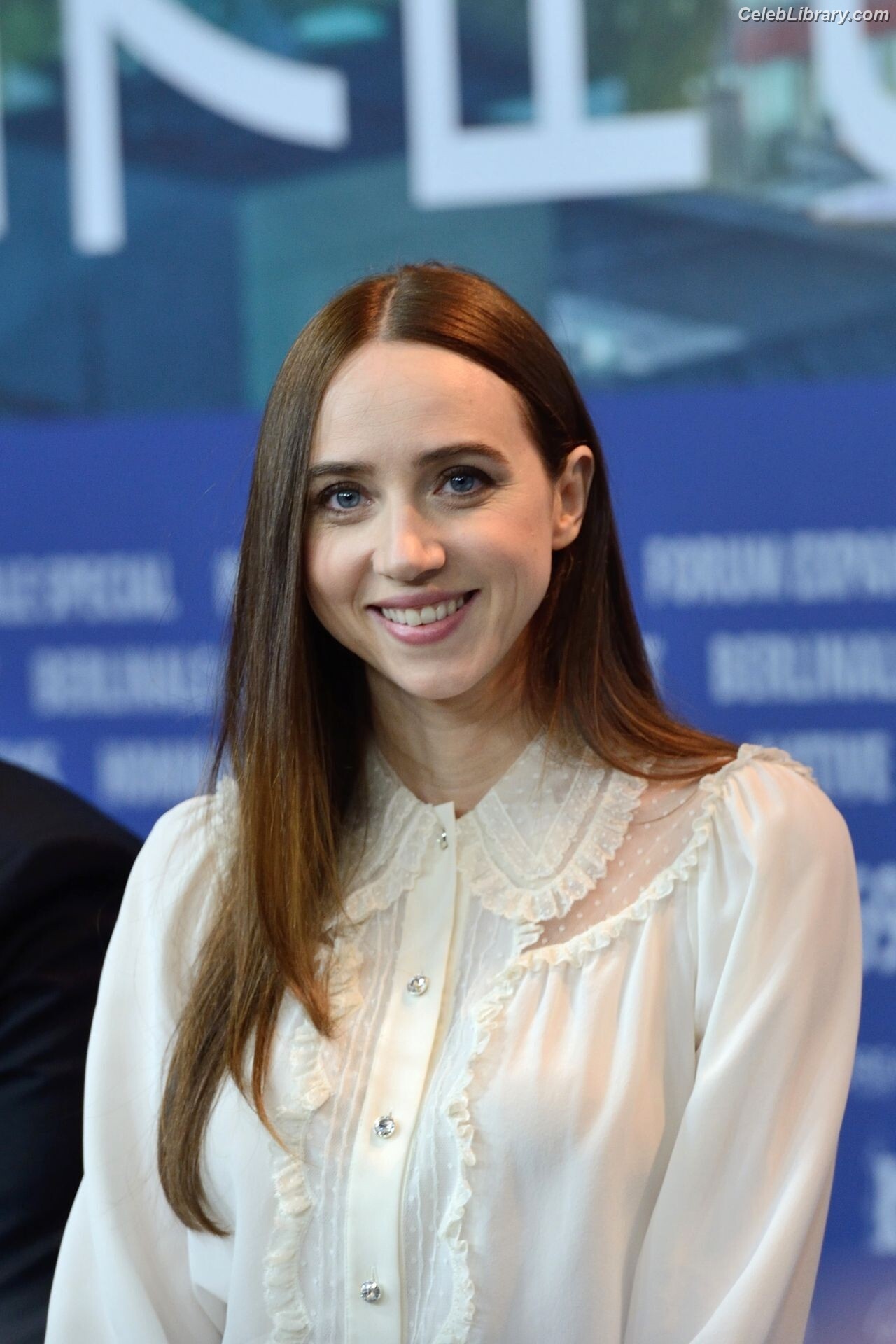 Zoe Kazan photo 10 of 90