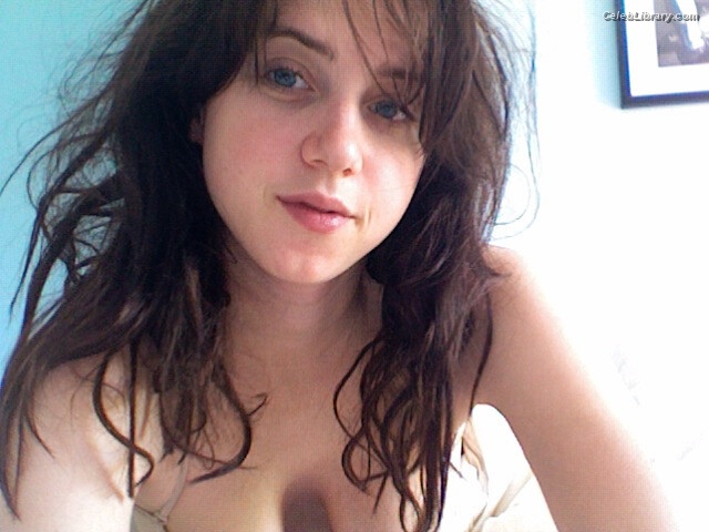 Zoe Kazan photo 14 of 90