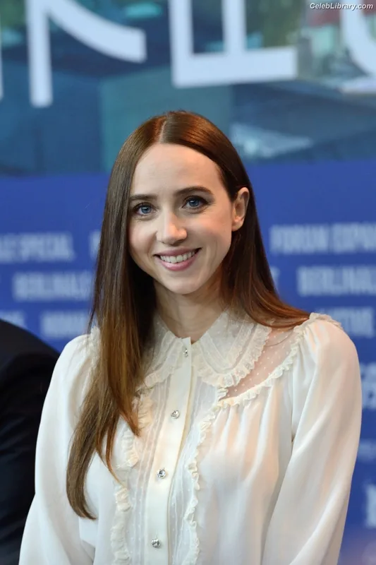 Zoe Kazan photo 10 of 90