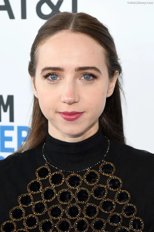 Zoe Kazan photo 10 of 90