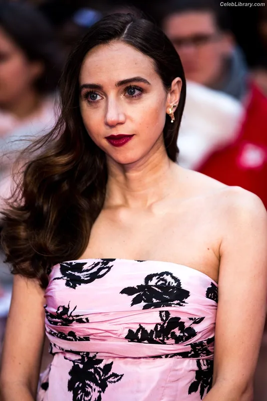 Zoe Kazan photo 14 of 90