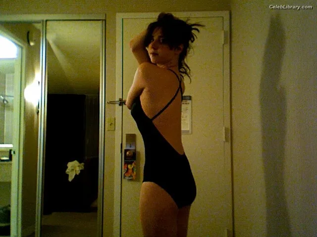 Zoe Kazan photo 8 of 90