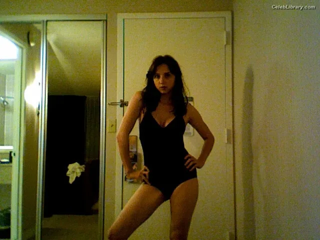 Zoe Kazan photo 10 of 90