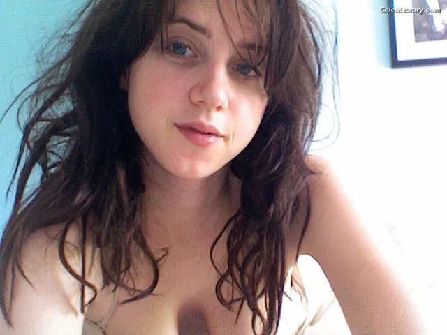 Zoe Kazan photo 14 of 90