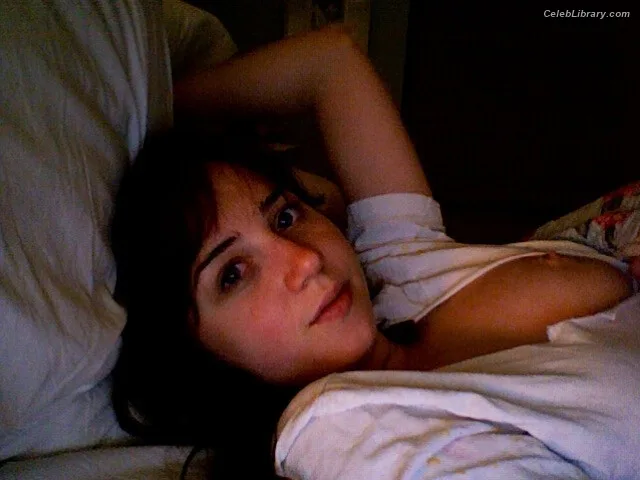 Zoe Kazan photo 1 of 90