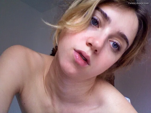 Zoe Kazan photo 6 of 90