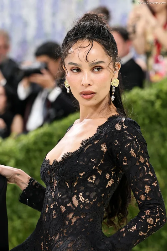 Zoë Kravitz photo 3 of 404