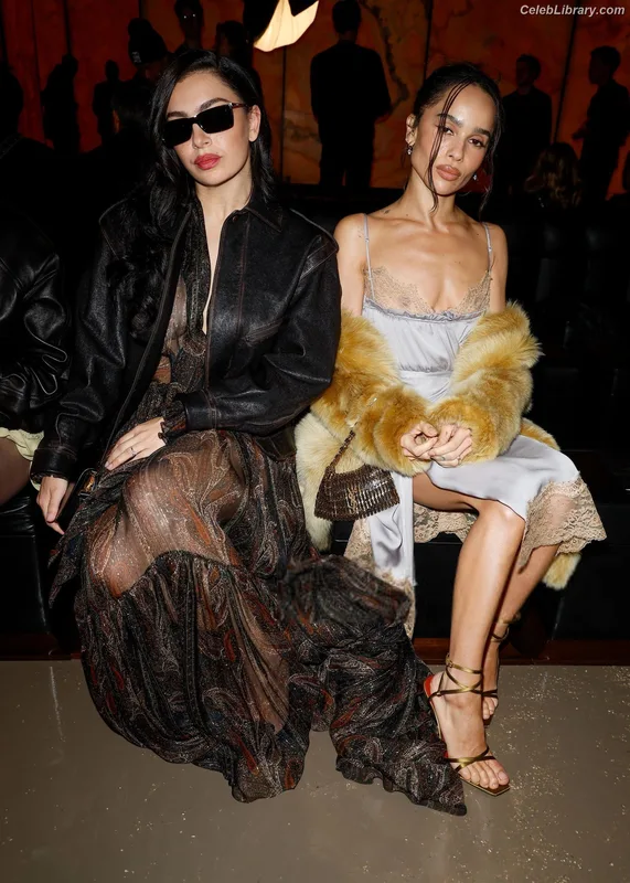 Zoë Kravitz photo 2 of 404
