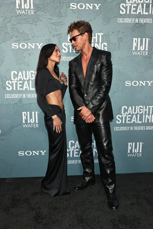 Zoë Kravitz photo 2 of 404