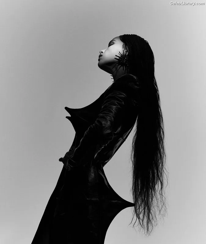 Zoë Kravitz photo 1 of 404