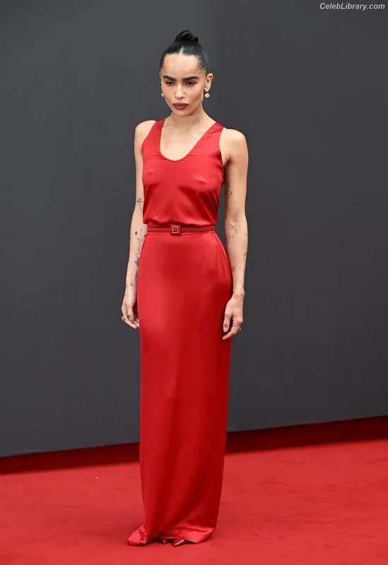 Zoë Kravitz photo 1 of 404