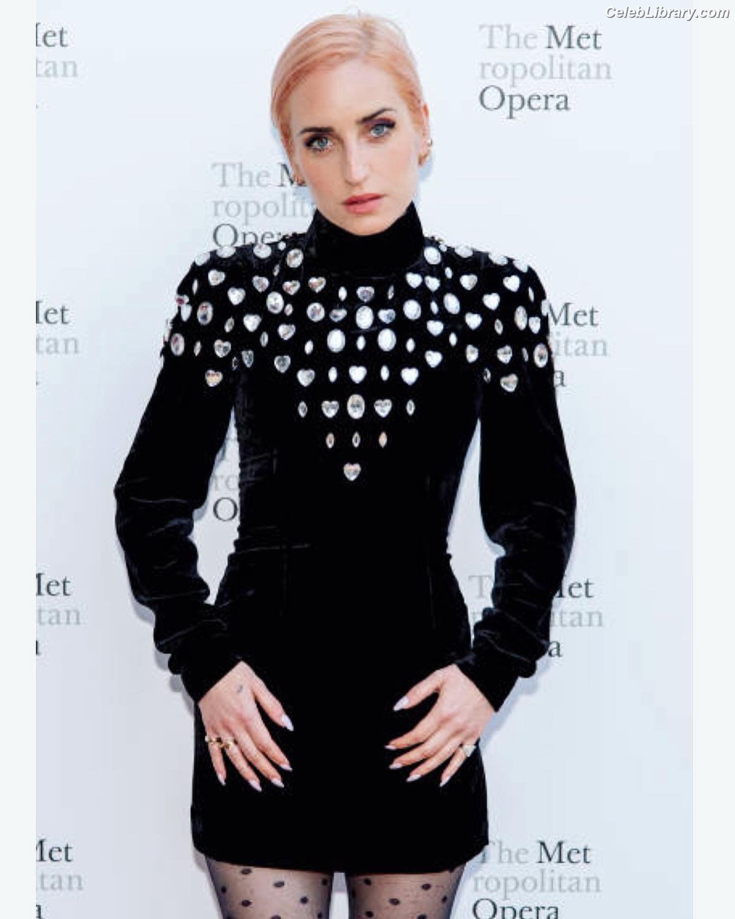 Zoe Lister-Jones photo 11 of 39
