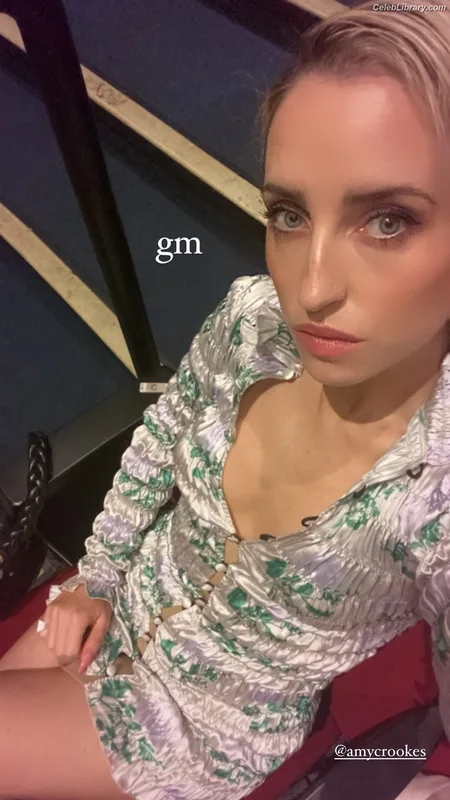 Zoe Lister-Jones photo 6 of 39