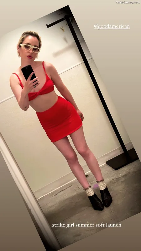Zoe Lister-Jones photo 15 of 39