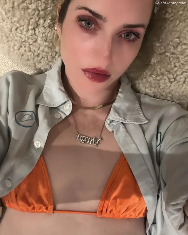 Zoe Lister-Jones photo 19 of 39
