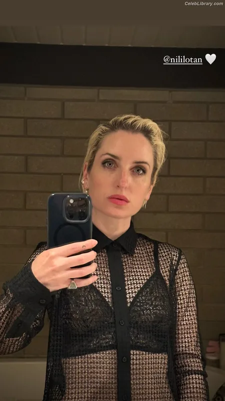 Zoe Lister-Jones photo 12 of 39