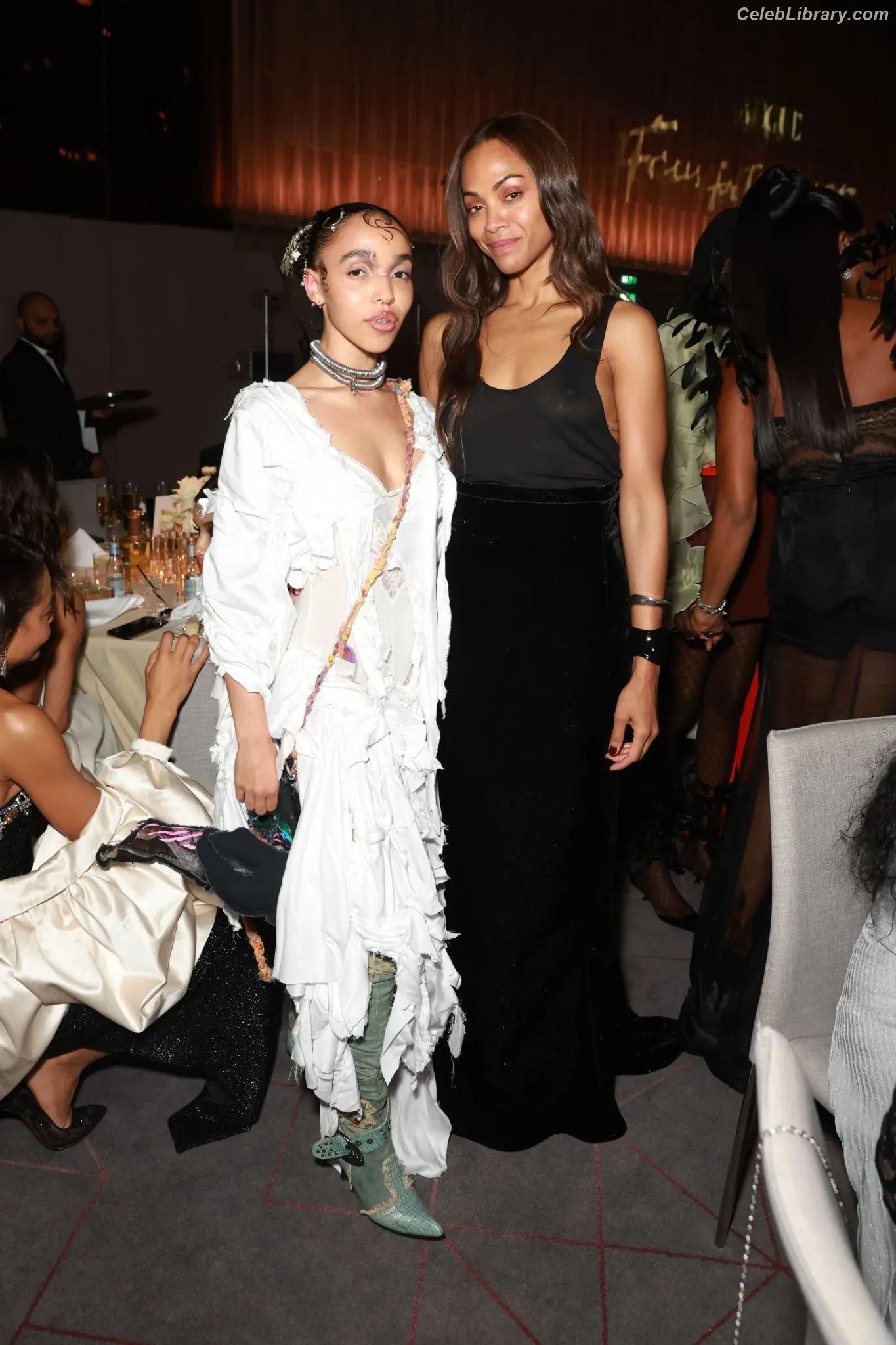 Zoe Saldana photo 5 of 867