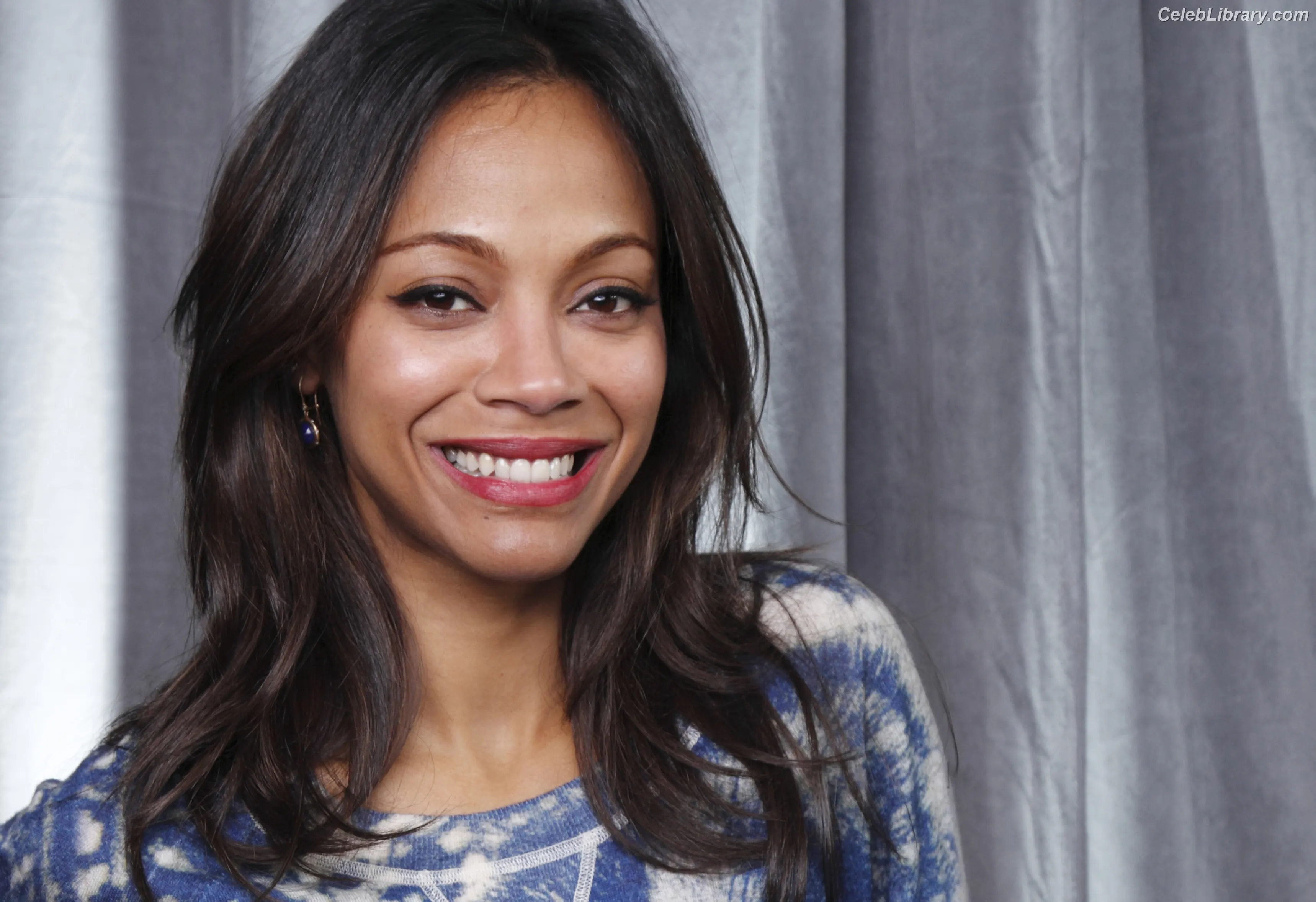 Zoe Saldana photo 13 of 867