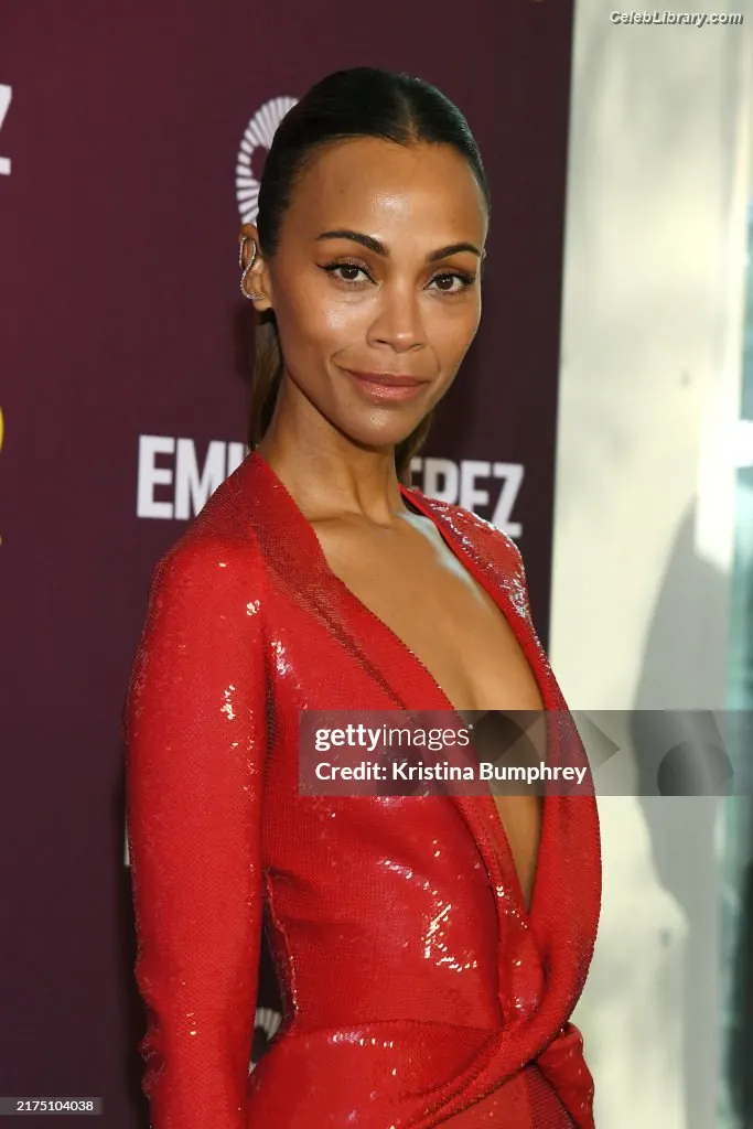 Zoe Saldana photo 2 of 867