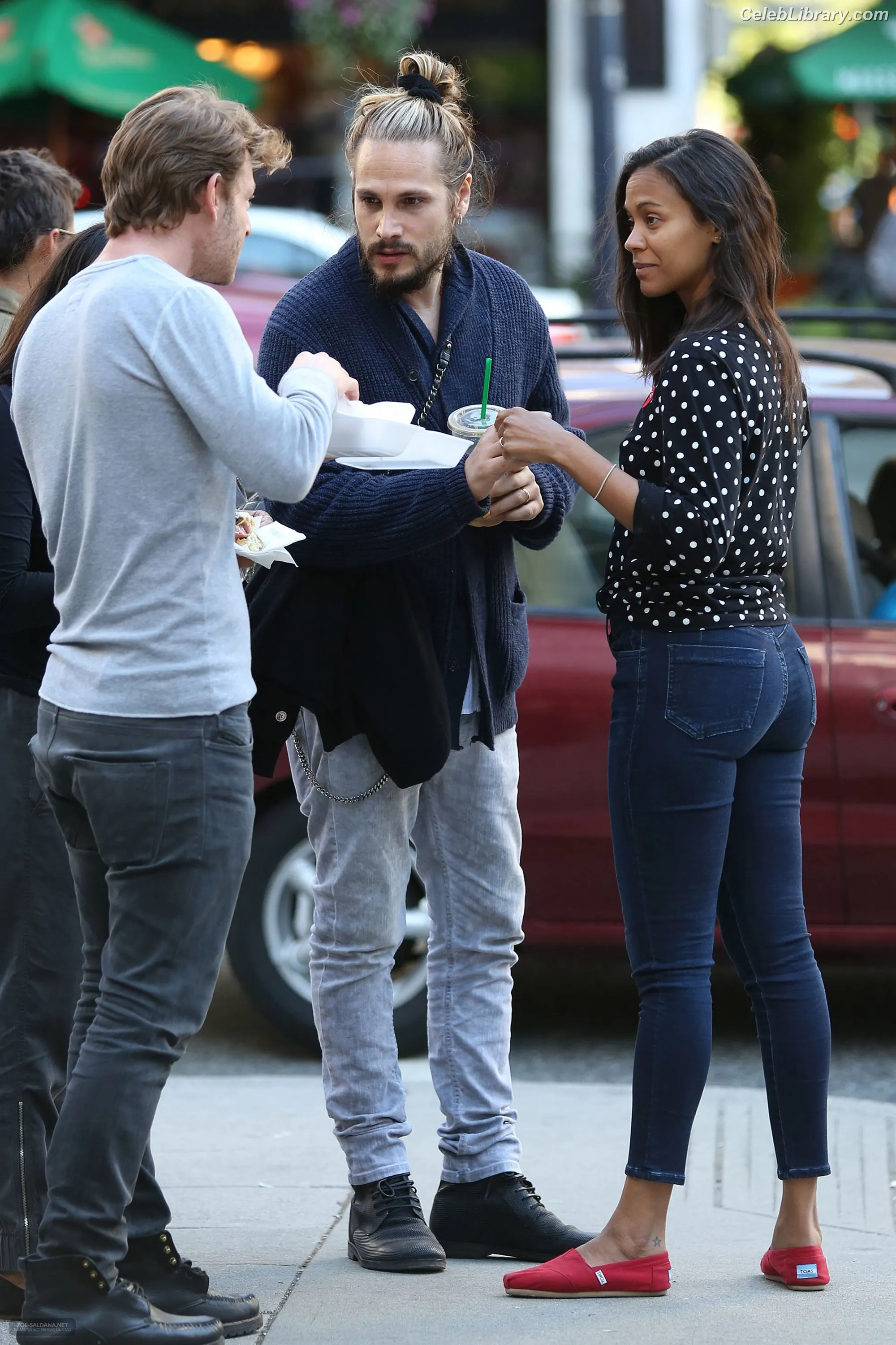 Zoe Saldana photo 19 of 867