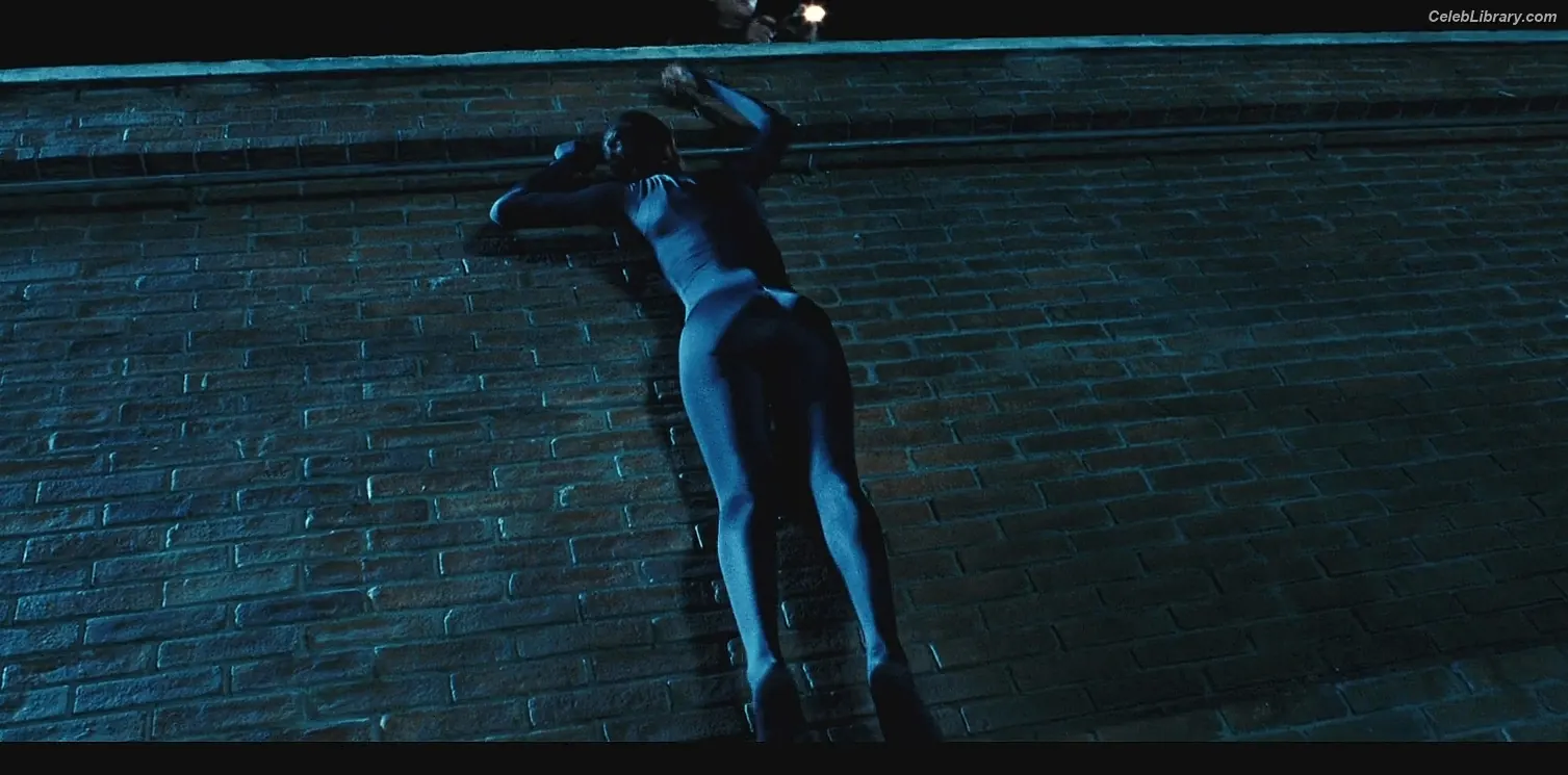 Zoe Saldana photo 2 of 867