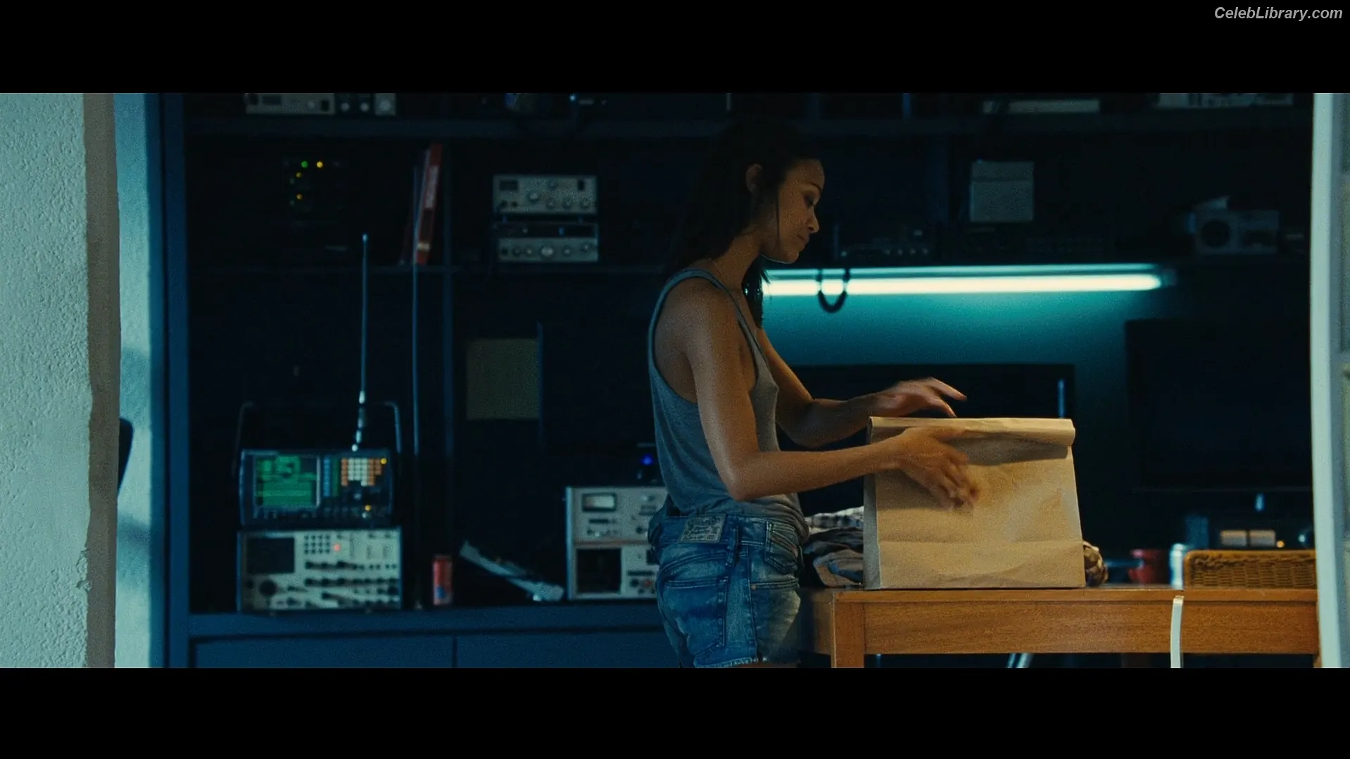 Zoe Saldana photo 8 of 867