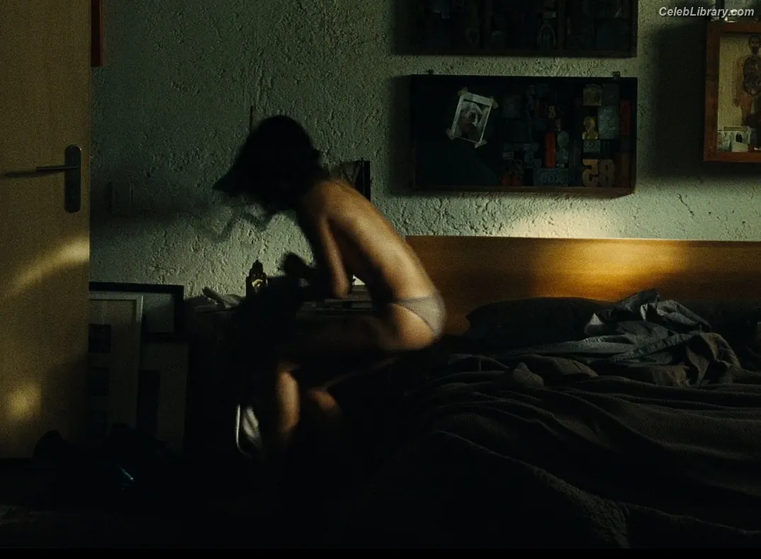 Zoe Saldana photo 10 of 867