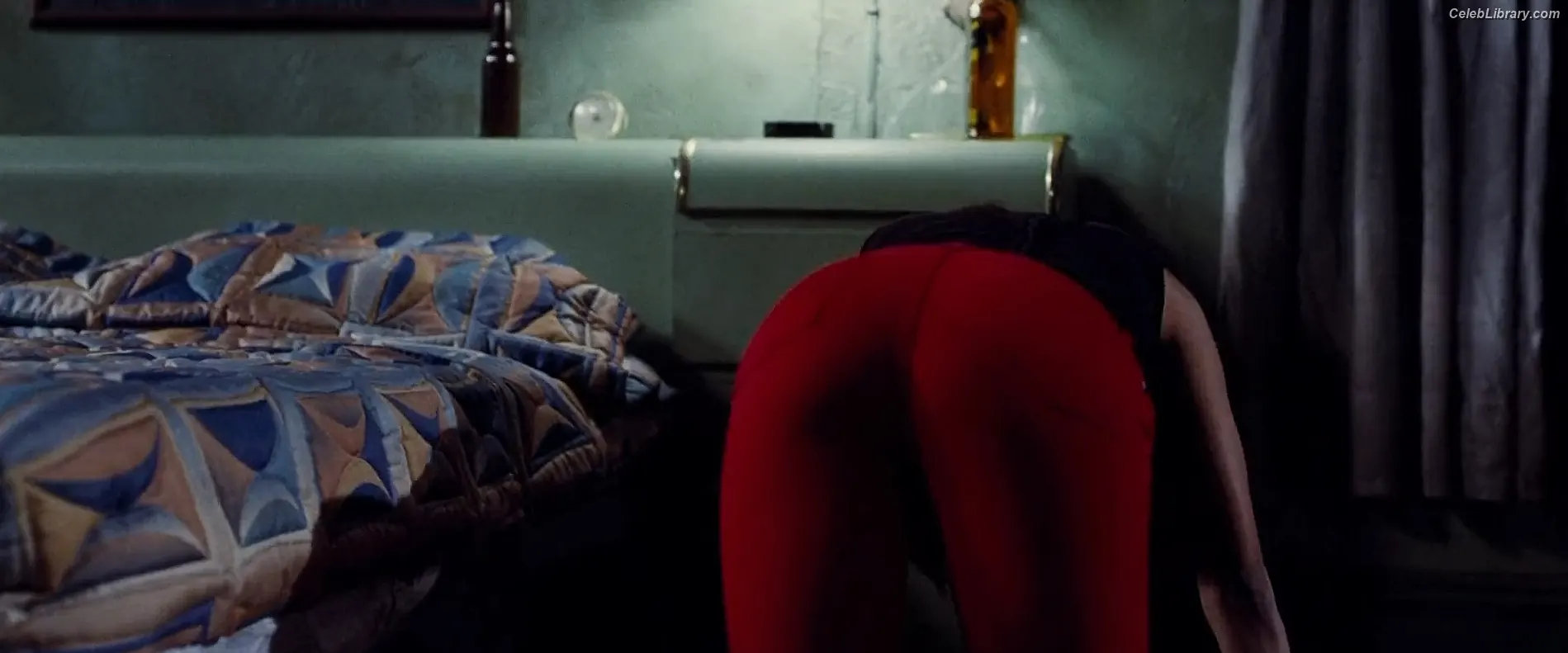 Zoe Saldana photo 12 of 867