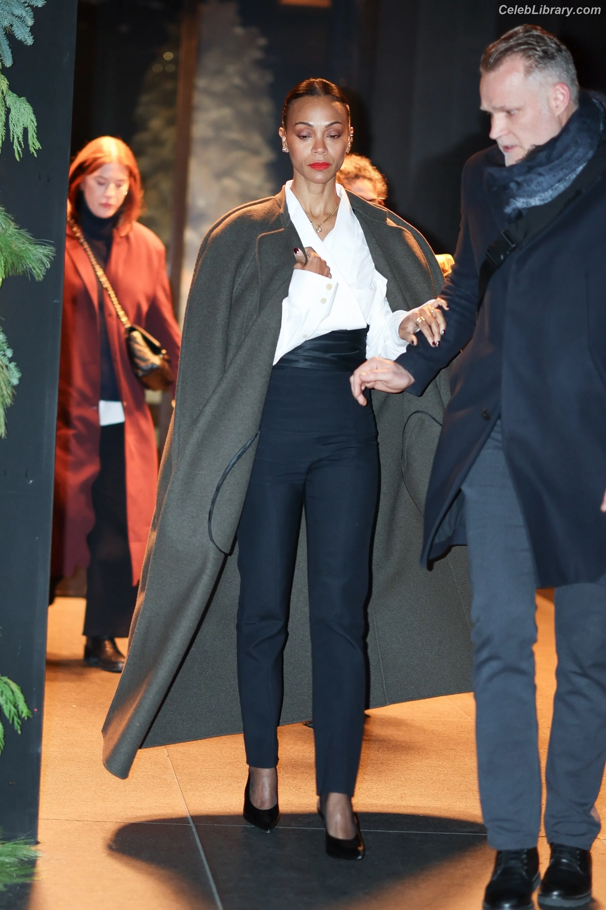 Zoe Saldana photo 8 of 867