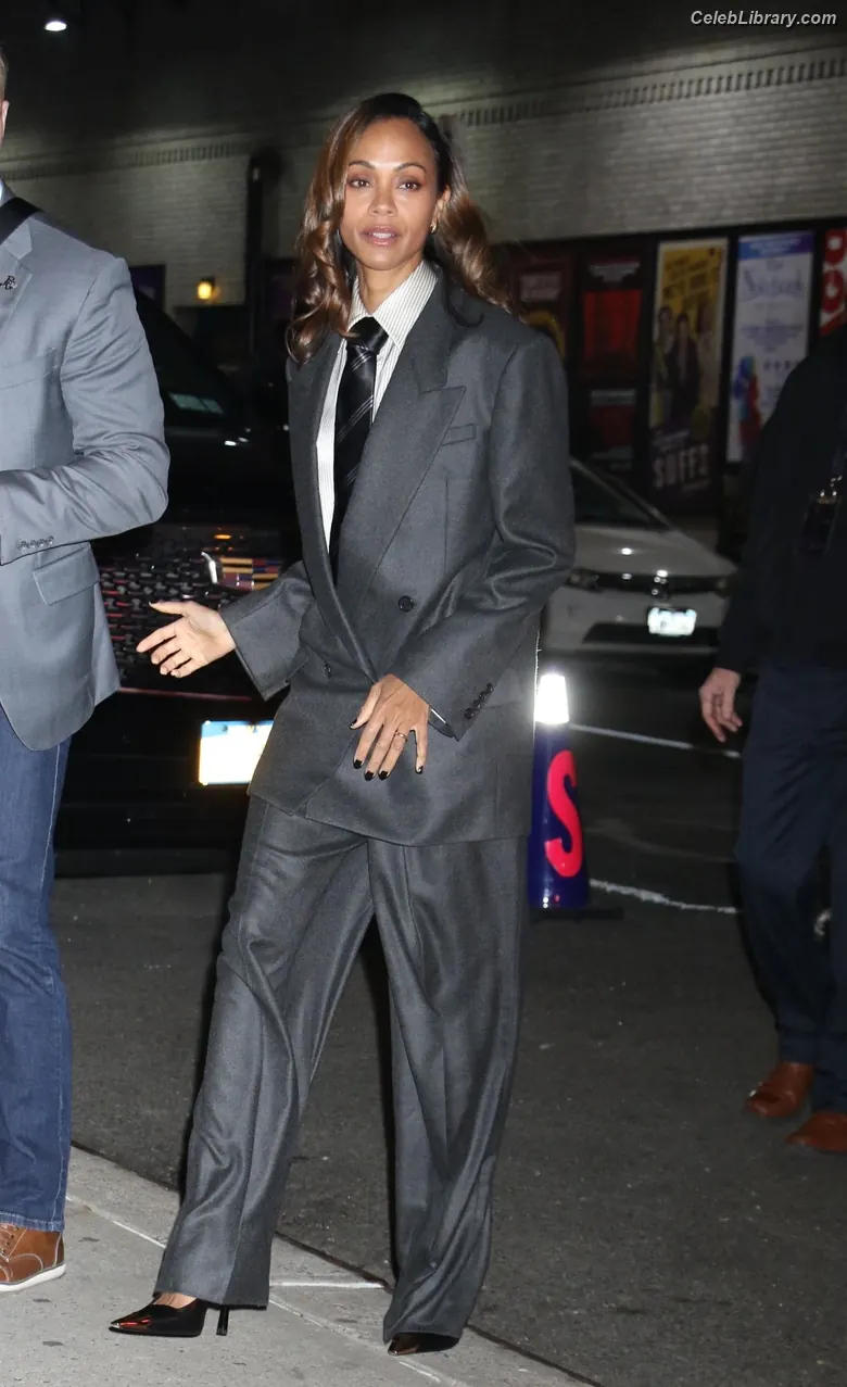 Zoe Saldana photo 14 of 867