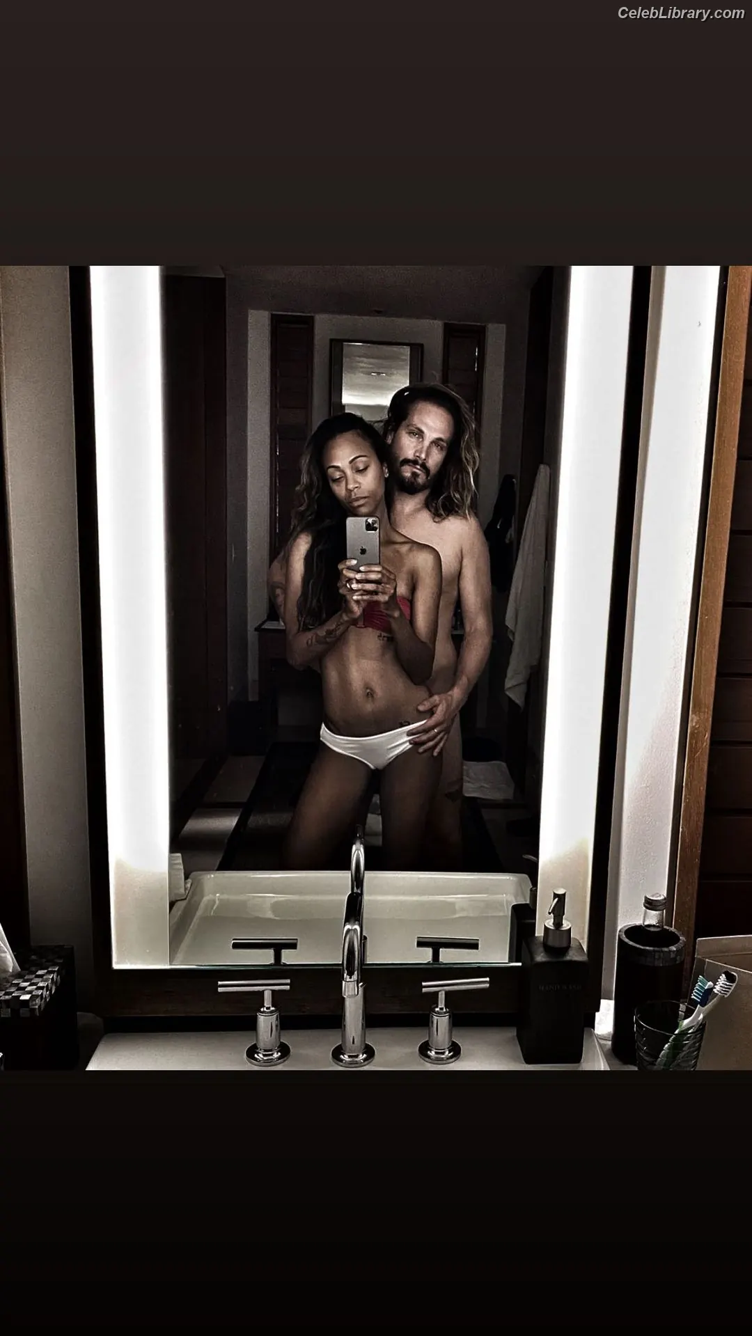 Zoe Saldana photo 24 of 867