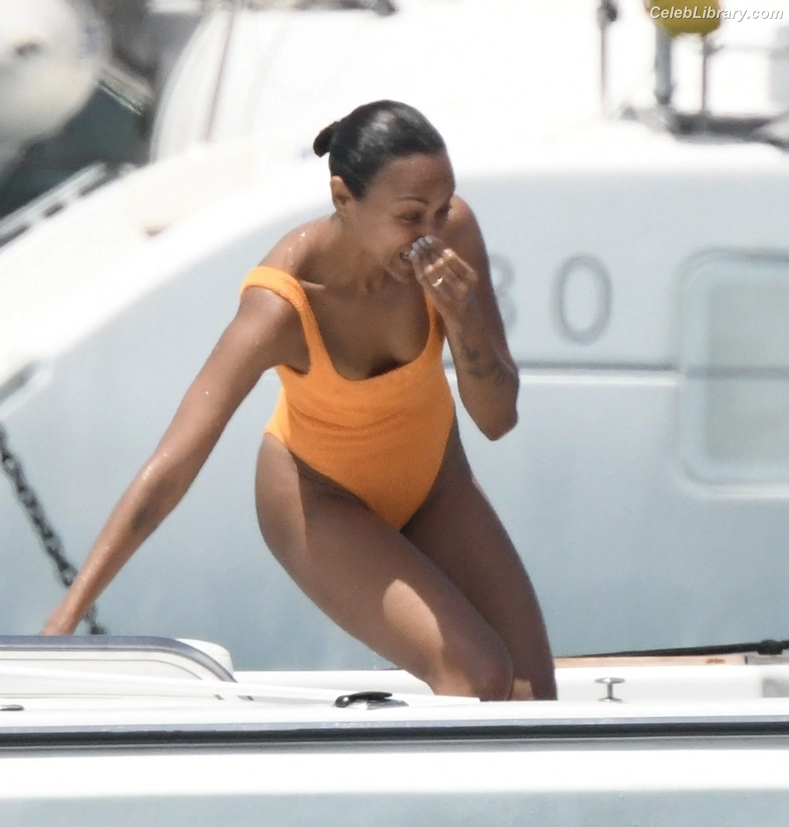 Zoe Saldana photo 9 of 867