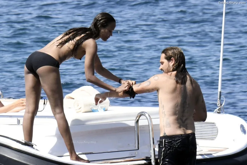 Zoe Saldana photo 11 of 868
