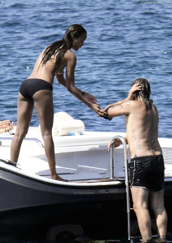 Zoe Saldana photo 21 of 868