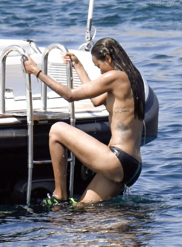 Zoe Saldana photo 24 of 868
